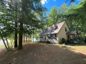 Lake Therapy - Lakefront, Charming, And Fun!